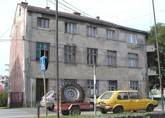 Zgrada u kojoj je bila smještena uprava industrije konzervi braće Wolf nasuprot današnje Podravke