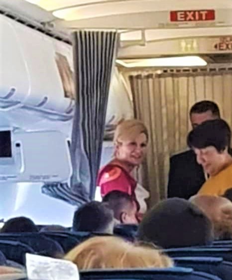 Predsjednica Kolinda Grabar Kitarović u zrakoplovu na aerodromu u Frankfurtu