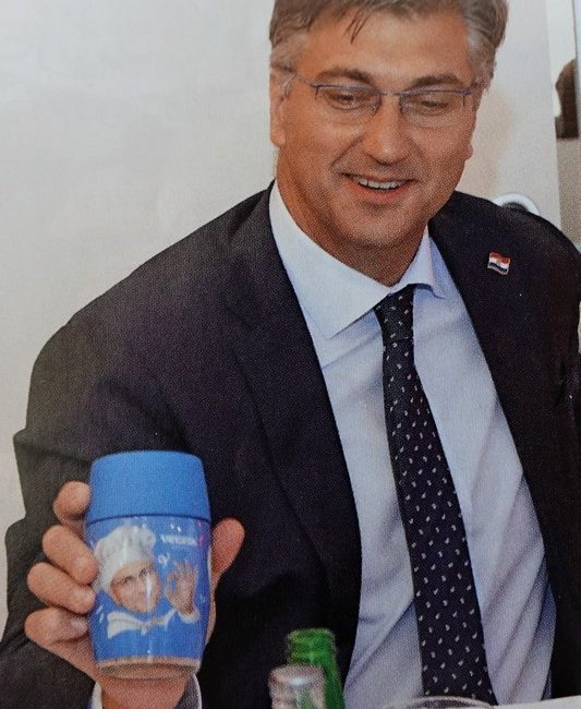 Unikatnu Vegetu premijer Plenković dobio je kao dar