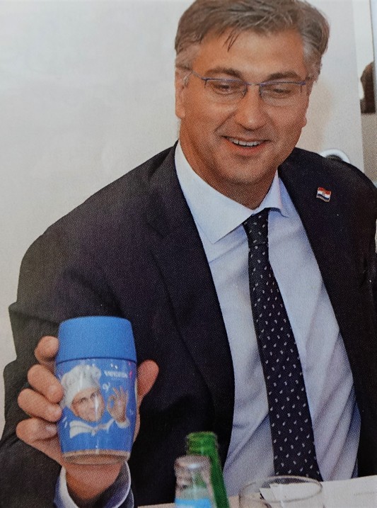 Unikatnu Vegetu premijer Plenković dobio je kao dar