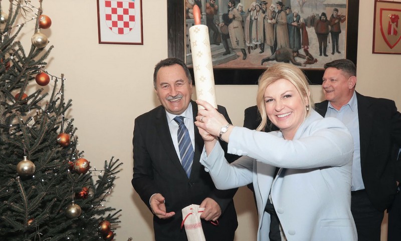 Kolinda Grabar Kitarović u Podravini vitla mlinčenjakom