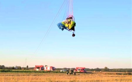 Paraglajder zapeo za dalekovod u Podravini kod Virja i ostao visjeti na žicama