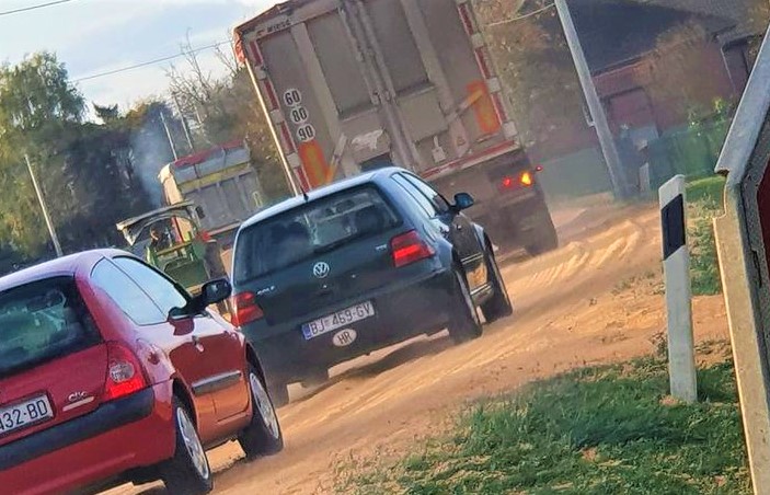 Kukuruz na cesti