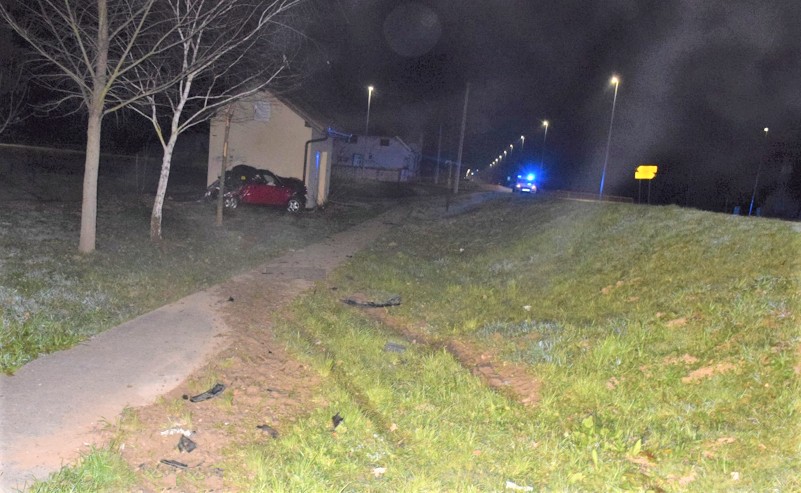 Mladić (25) poginuo nakon što se automobilom zabio u zid