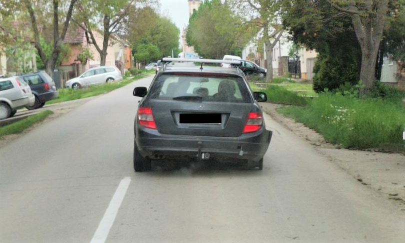 Vozio automobil bez dvije gume, na felgama, kod Vinkovaca