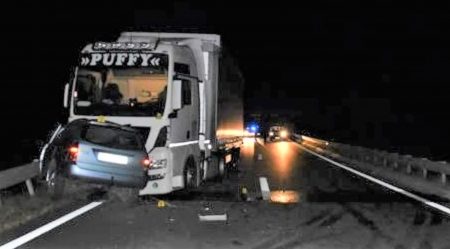 Malodobni učenik zabio se u kamion i poginuo
