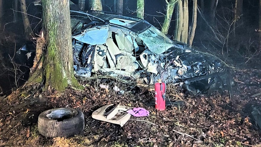 Pijani vozač automobilom se zabio u drveće u mjestu Mala Gorica kod Petrinje