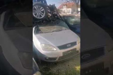 Skršio 8 automobila i kuću