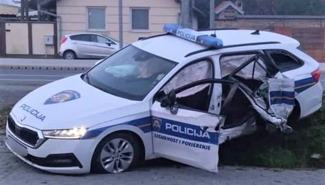 Policijski automobil razbijen u prometnoj nesreći u Vukovaru