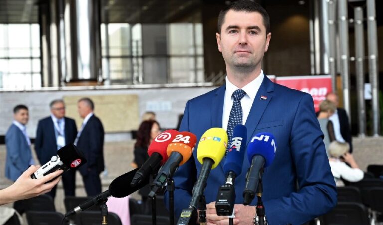 Ministar Davor Filipović poništio natječaj za kupnju 75.000 tona kukuruza