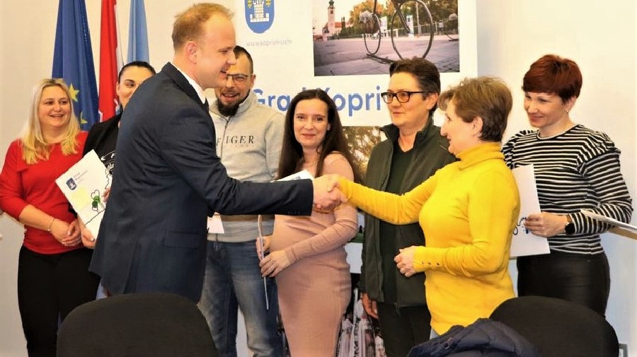 Vlasnicima obrta za čuvanje djece, dadiljama, gradonačelnik Koprivnice Mišel Jakšić dao nove ugovore
