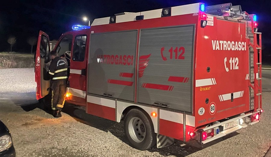 Ključevi automobila upali u šaht sinoć u gradu Pregrada u Zagorju, intervenirali vatrogasci