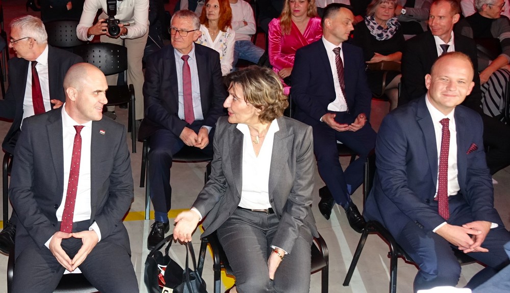 Ministar Josip Dabro, direktorica Podravke Martina Dalić i gradonačelnik Koprivnice Mišel Jakšić
