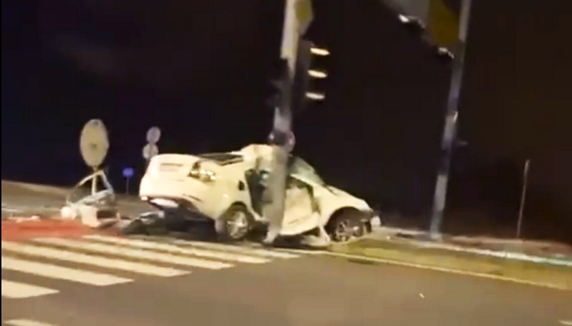 Vozač bježao policiji, zabio se u semafor i poginuo u Velikoj Gorici