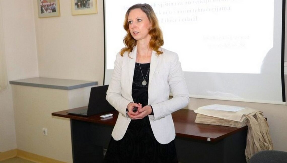 Dr. Maja Blažeković